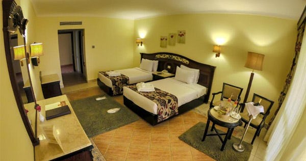 regency-plaza-aqua-park-and-spa-resort-sharm-el-sheikh-deluxe-room-with-pool-view-01_2013