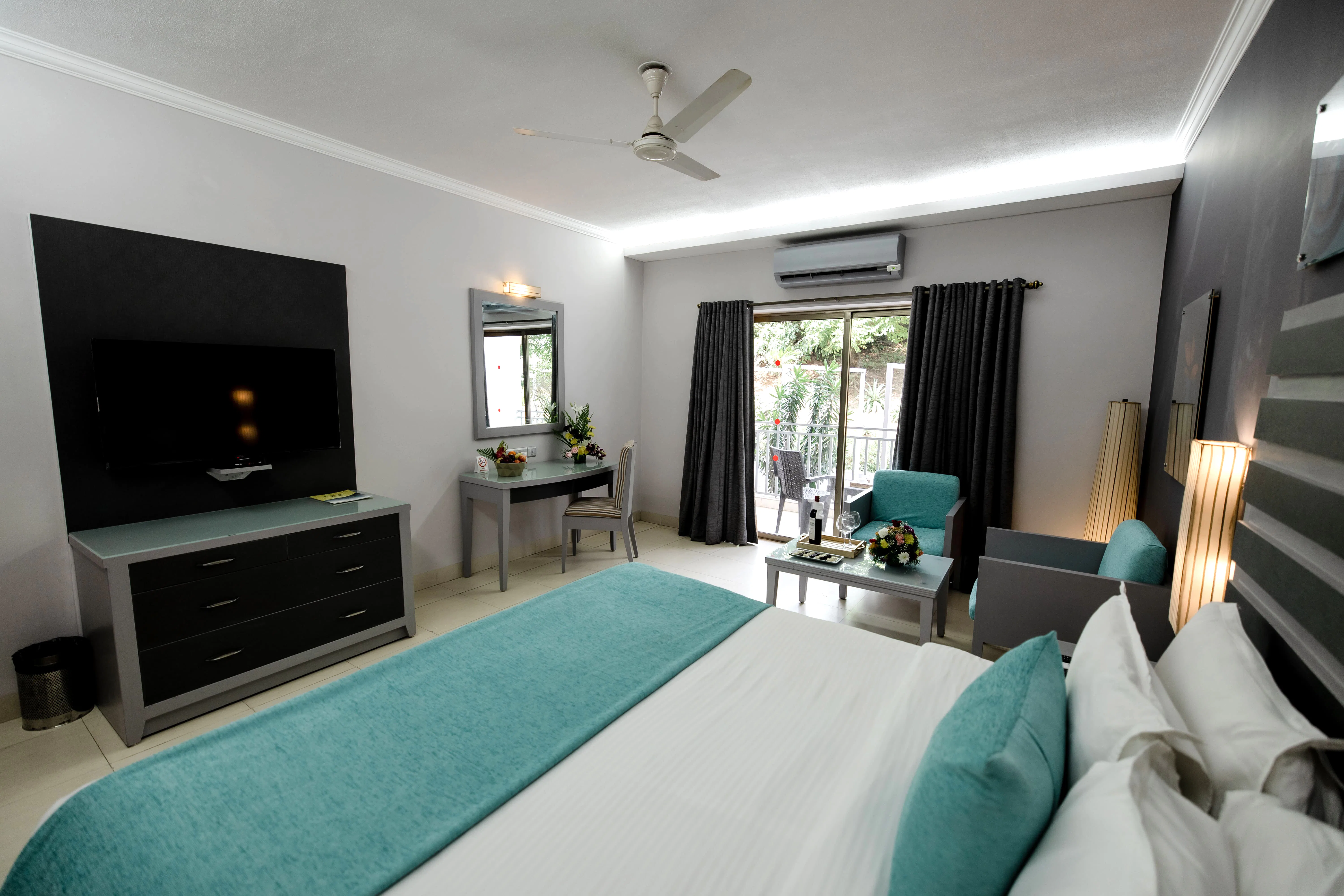 regenta-baywatch-resort-goa-deluxe-pool-view-room_1308