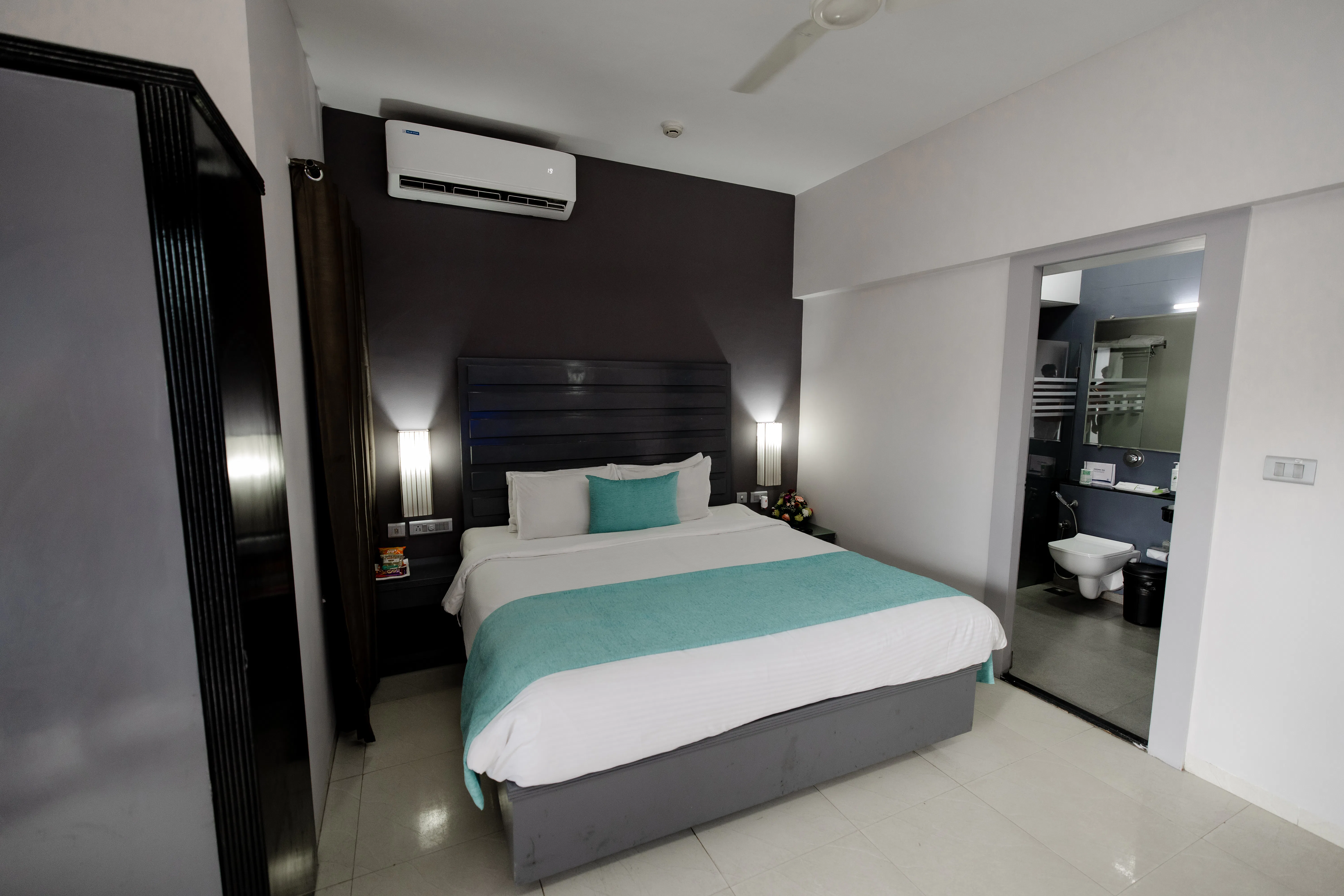 regenta-baywatch-resort-goa-superior-pool-view-room_1308