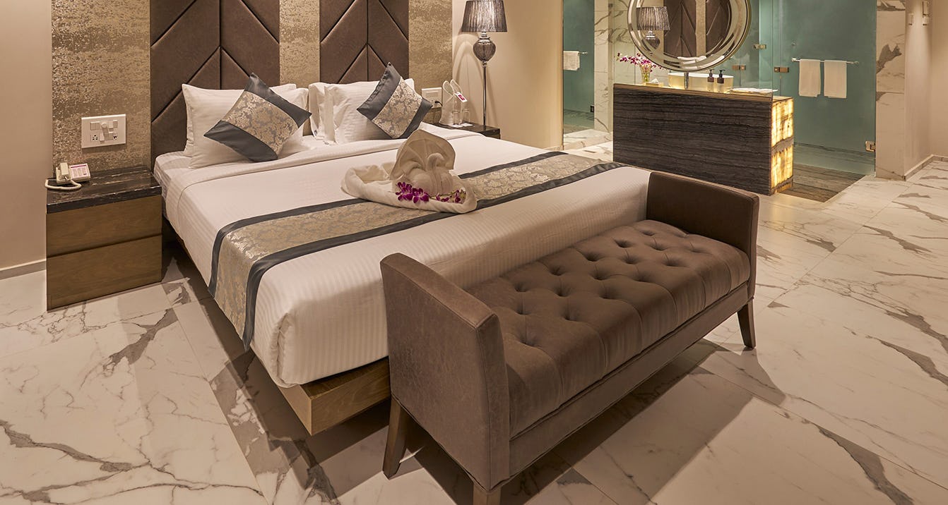 regenta-central-imperial-candolim-goa-club-room-with-balcony-01_13071