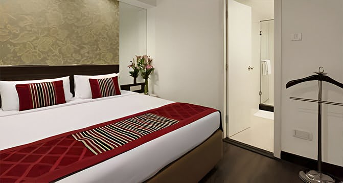 regenta-palace-bangalore-cunningham-road-club-deluxe-room-01_13074