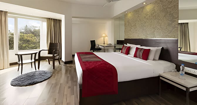 regenta-palace-bangalore-cunningham-road-deluxe-room-01_13074