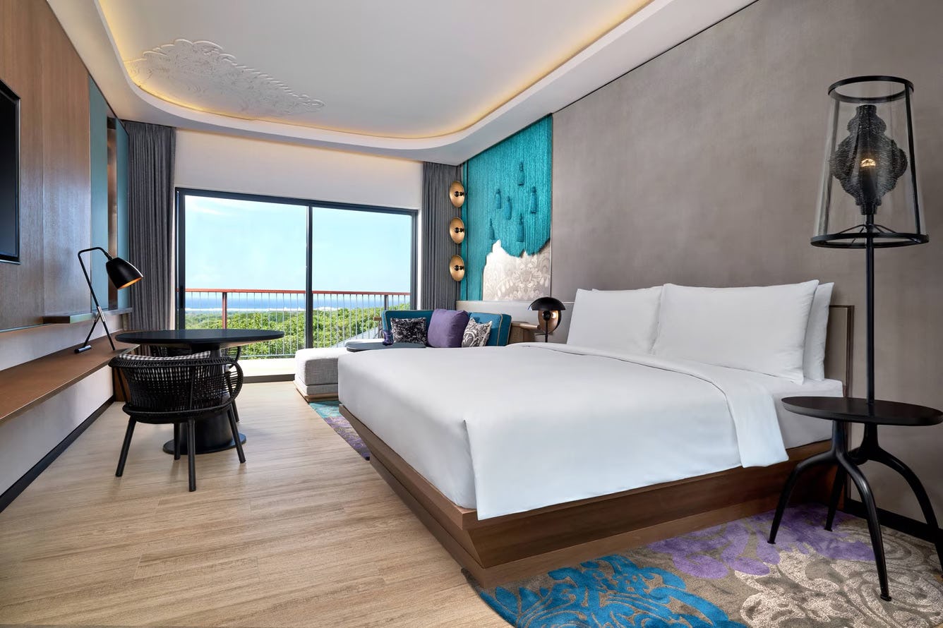 renaissance-bali-nusa-dua-resort-indonesia-deluxe-king-sea-view-01_13079