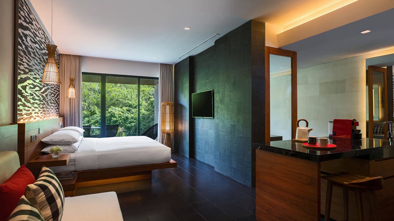renaissance-bali-uluwatu-resort-and-spa-suite-01_13075