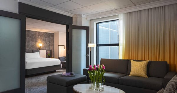 renaissance-new-york-times-square-hotelstarrating-renaissance-suite-02_806
