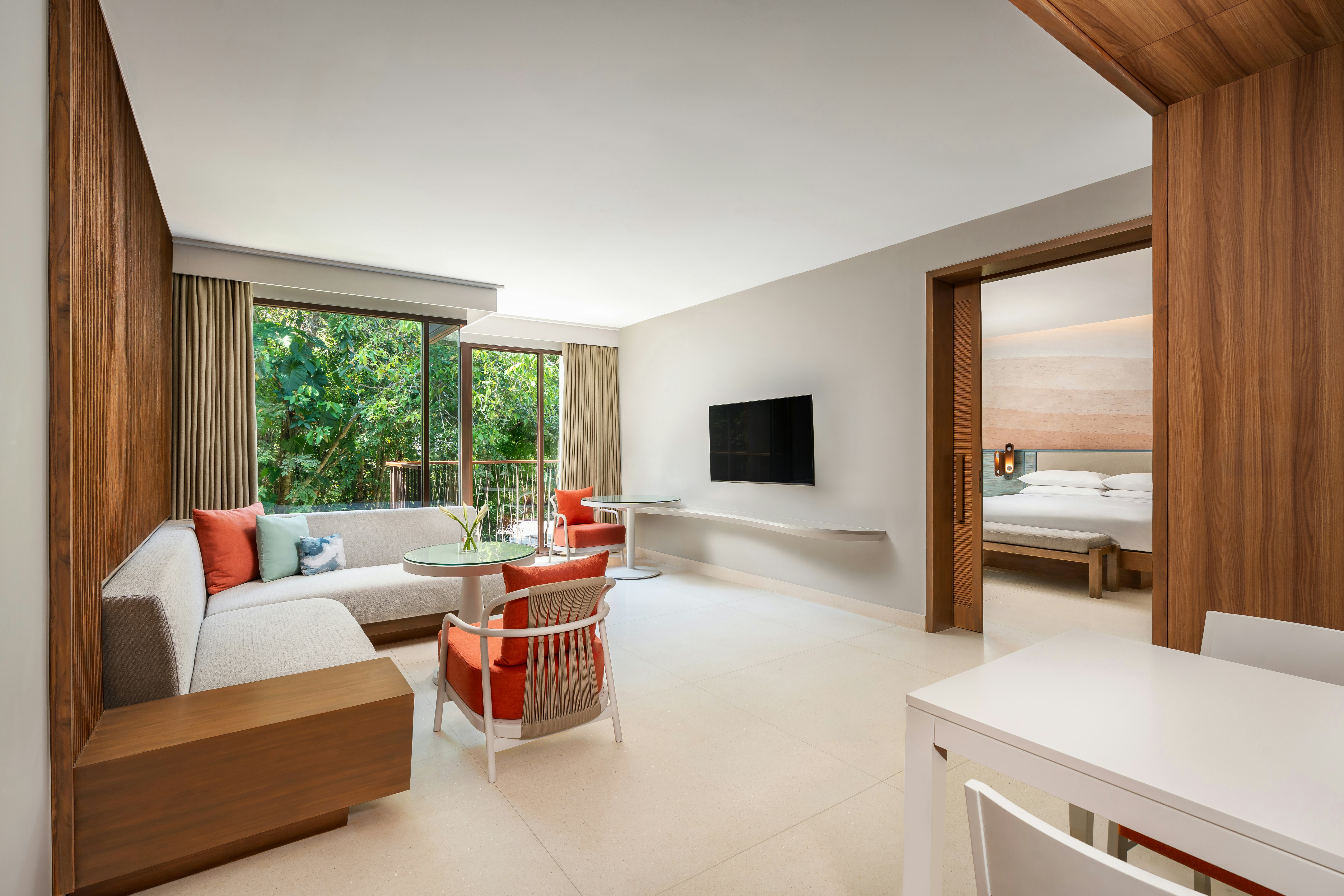 1 King, Garden view, Corner room, Balcony