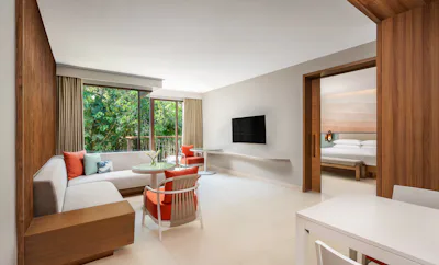 1 King, Garden view, Corner room, Balcony