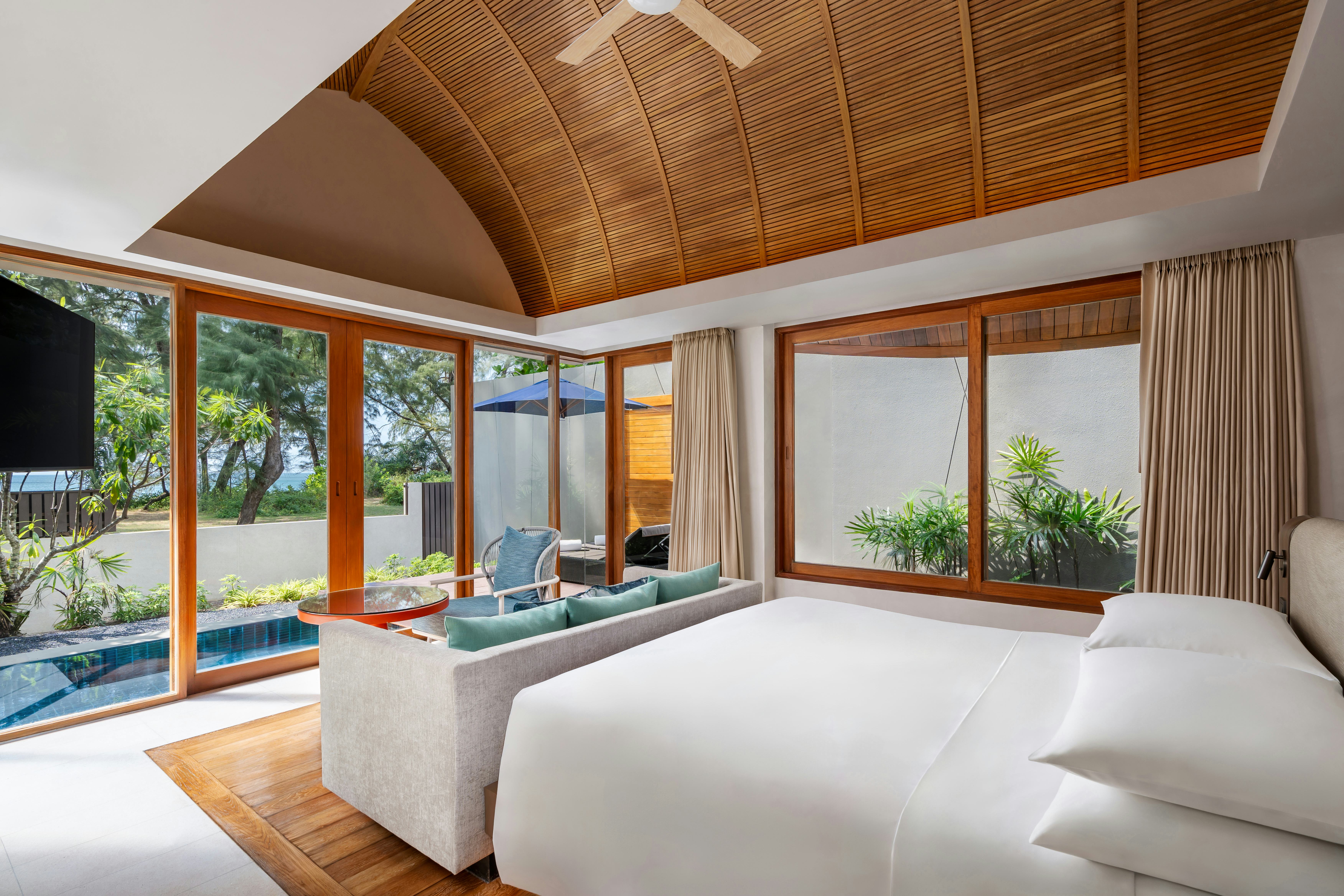 1 King, Oceanfront, Beach front access, Plunge pool