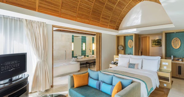 renaissance-phuket-resort-and-spa-3-bedroom-villa-bedroom-1-1-king-bedroom-2-1-king-bedroom-3-1-king-oceanfront-01_2832