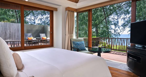 renaissance-phuket-resort-and-spa-3-bedroom-villa-bedroom-1-1-king-bedroom-2-1-king-bedroom-3-1-king-oceanfront-02_2832