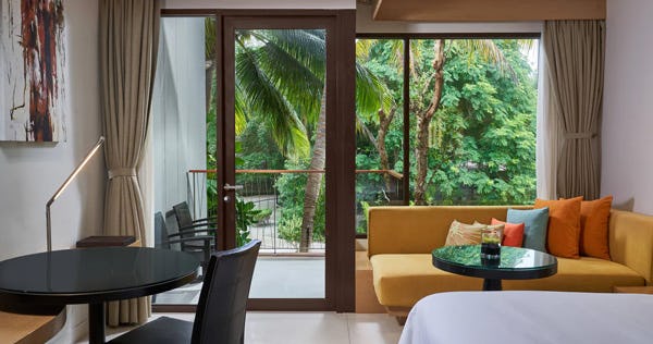 renaissance-phuket-resort-and-spa-guest-room-1-king-garden-view-balcony-02_2832