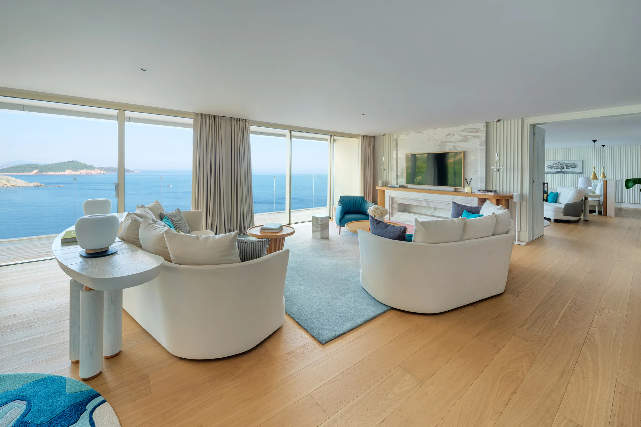 rixos-premium-dubrovnik-presidential-suite-sea-view-with-king-size-bed-02_13740