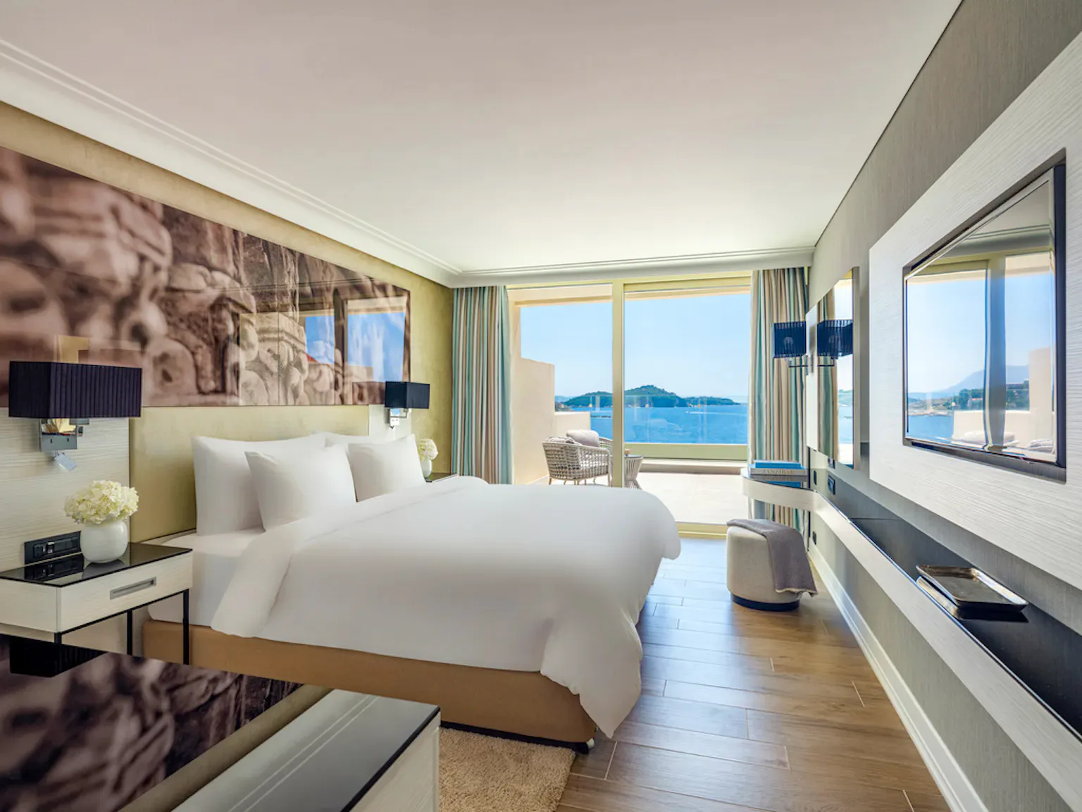 rixos-premium-dubrovnik-superior-room-sea-view-with-king-size-bed_13740
