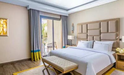 Lagoon Deluxe Suite King Bed Sea View