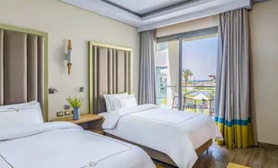 Lagoon Deluxe Suite Twin beds Sea View