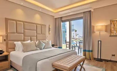 Lagoon Swim-up Suite