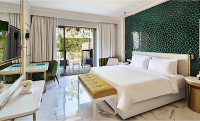 TWO BEDROOM FAMILY ROOM – GARDEN VIEW