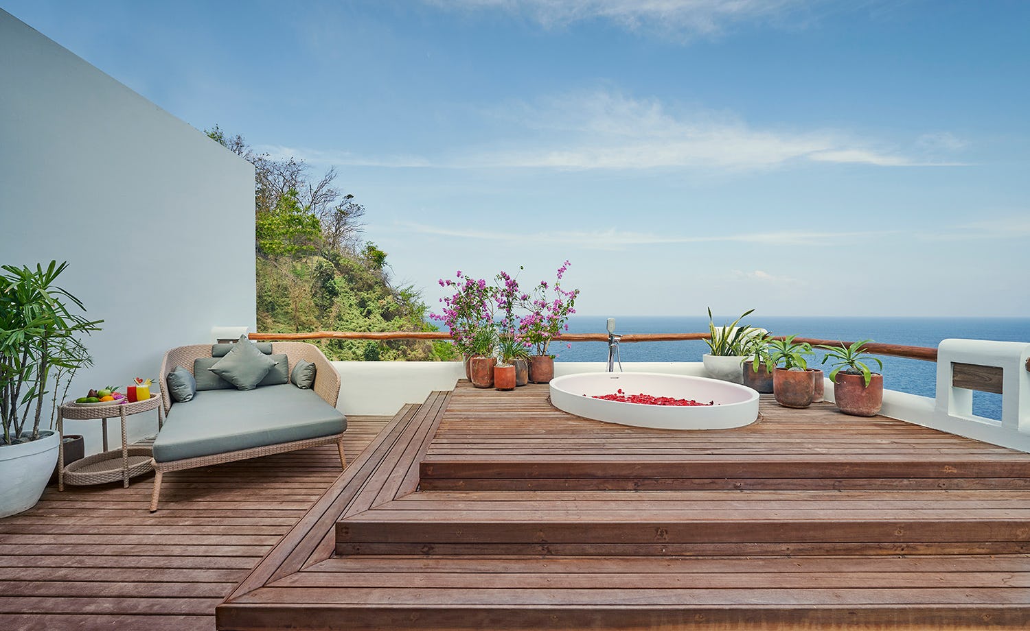 royal-avila-boutique-resort-lombok-rooftop-suite-02_13542