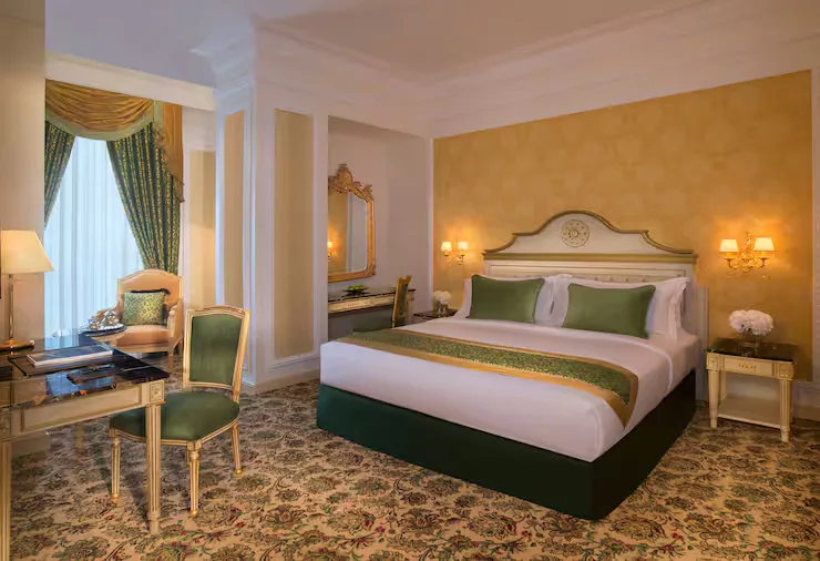 royal-rose-hotel-abu-dhabi-curio-collection-by-hilton-king-deluxe-room_7611