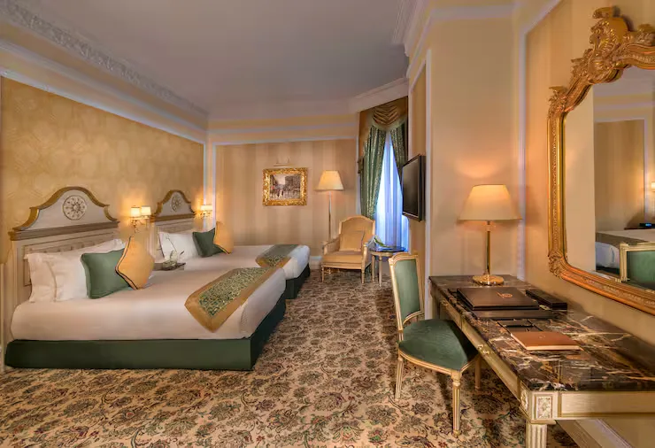 royal-rose-hotel-abu-dhabi-curio-collection-by-hilton-twin-guest-room_7611