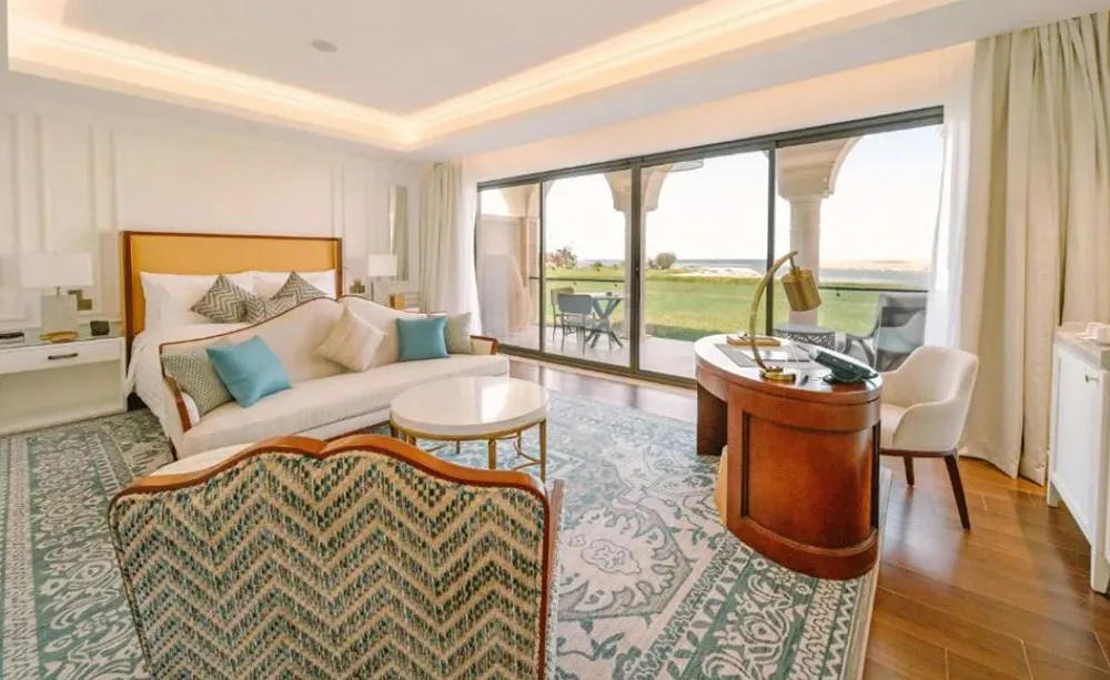 royal-saray-resort-bahrain-ocean-deluxe-king-room_10559