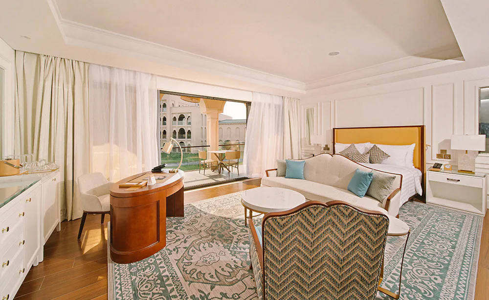 royal-saray-resort-bahrain-royal-mansion-arabian-king-room_10559