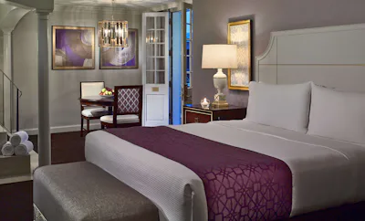 Honeymoon Suite - King