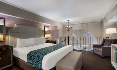 Split Level Suite - King - Back Patio