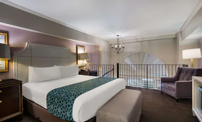 Split Level Suite - King - Pool/Patio