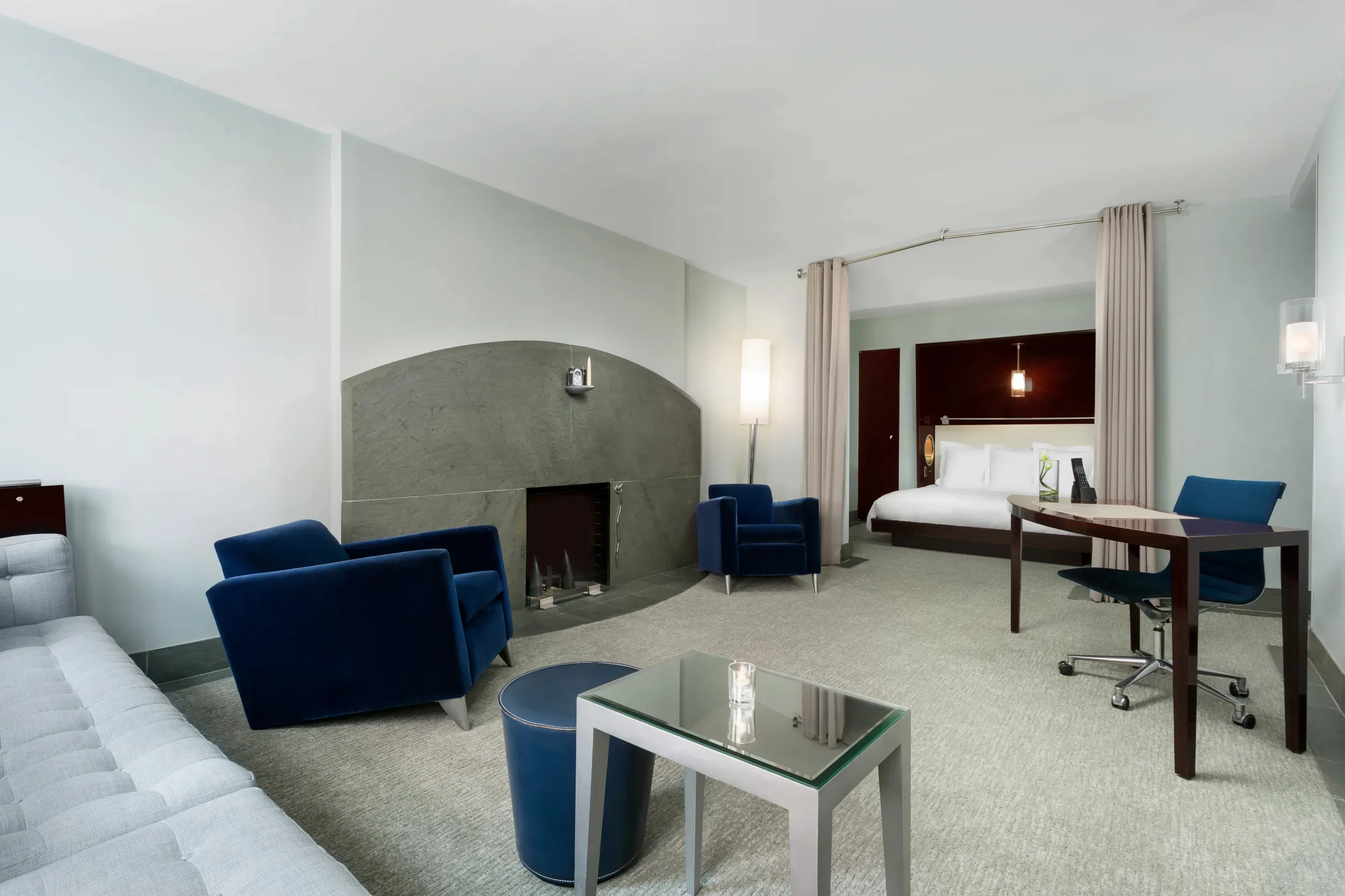 royal-town-new-york-usa-city-view-alove-suite-one-king--bed-01_805