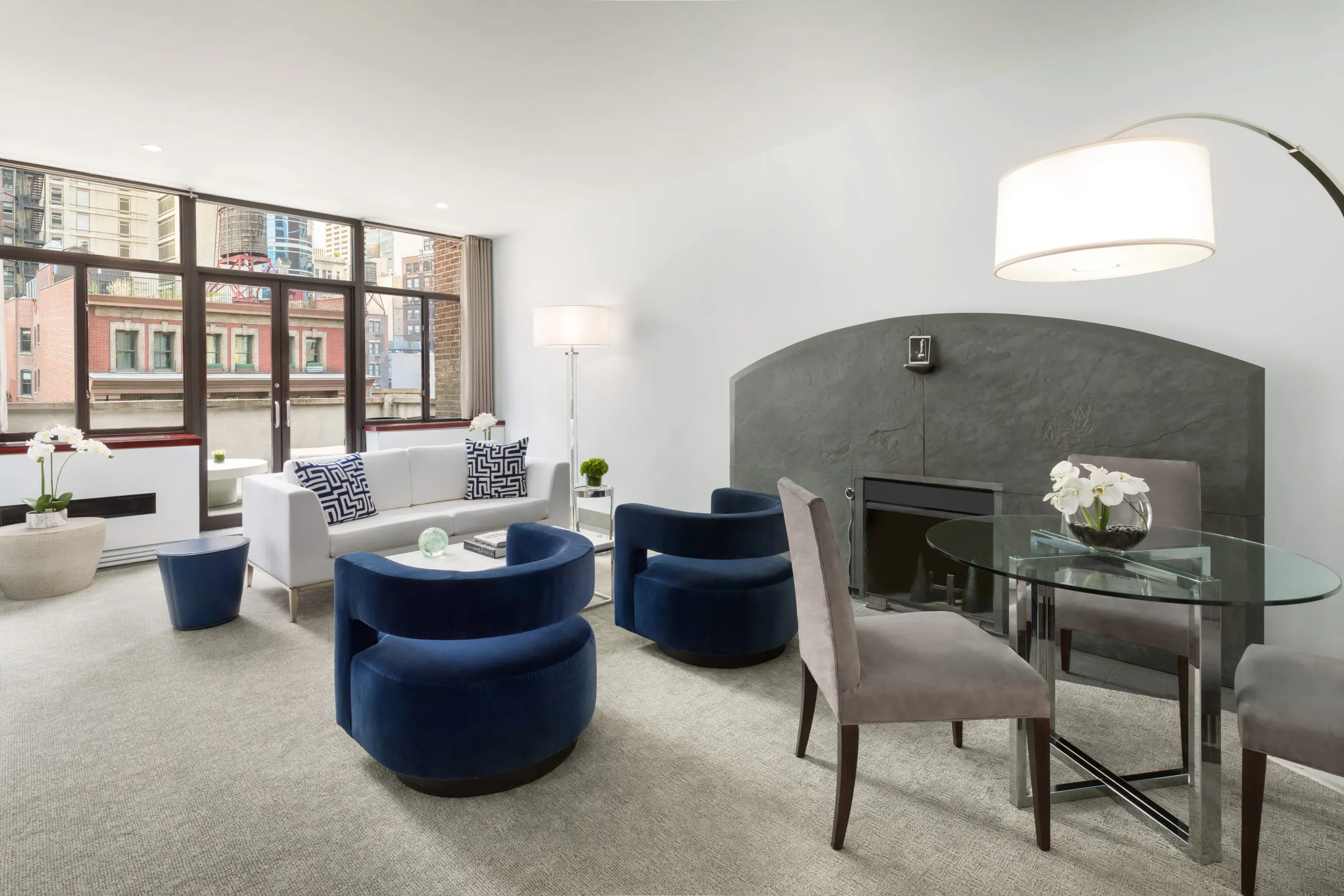 royal-town-new-york-usa-penthouse-east-one-king-bed-01_805