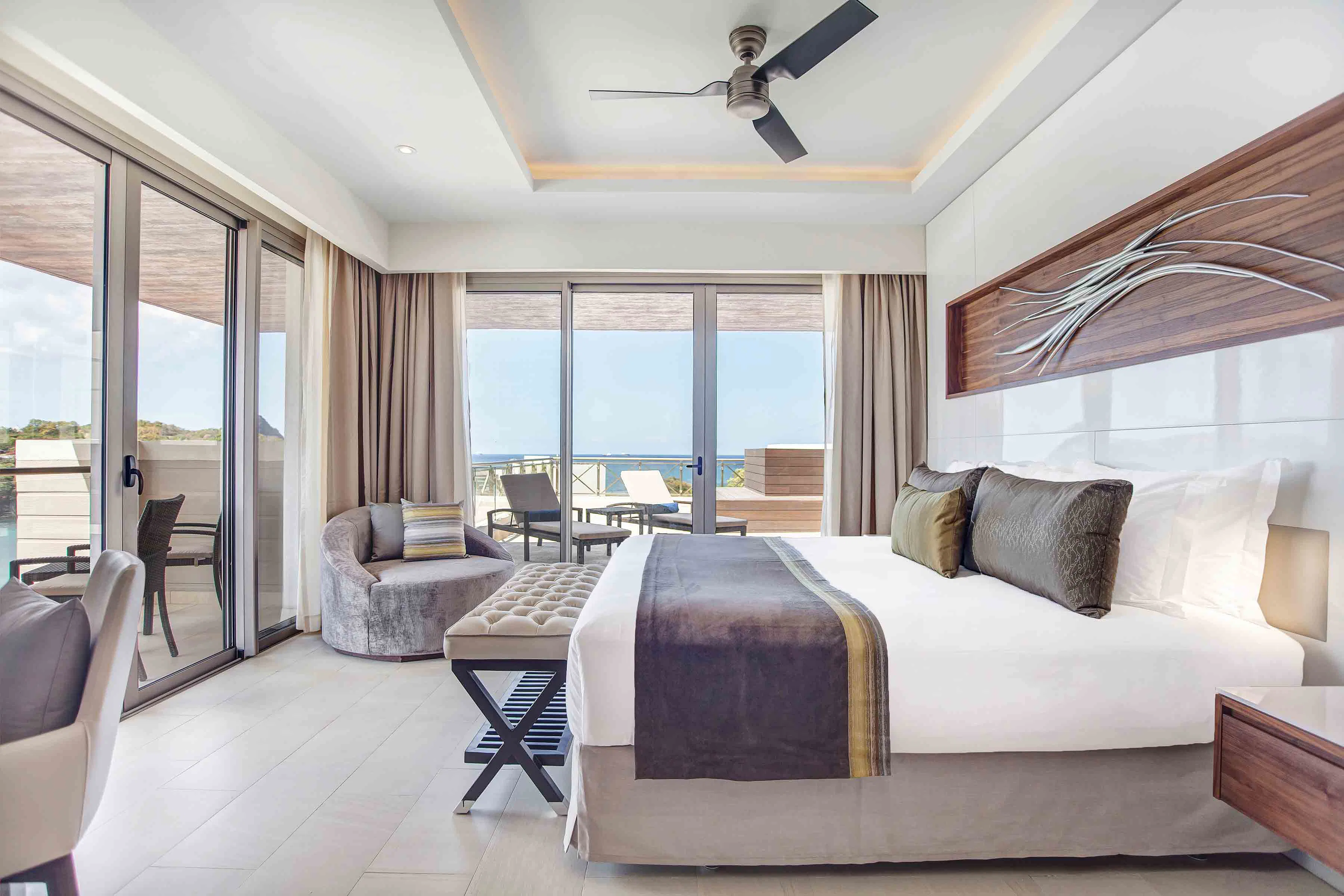 royalton-saint-lucia-an-autograph-collection-all-inclusive-resort-diamond-club-luxury-penthouse-one-bedroom-terrace-jacuzzi-suite_9267