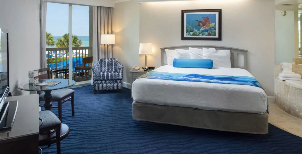 Gulf Front View With Whirlpool 1 King Bed