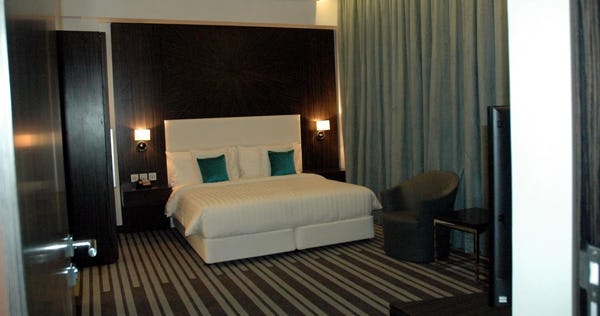 s-hotel-bahrain-executive-suite-01_10004