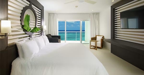 s-hotel-jamaica-sky-suite-ocean-view-spa-suite-01_11613