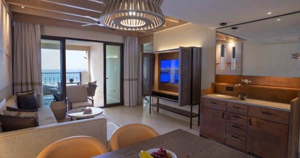 saadiyat-rotana-resort-and-villas-abu-dhabi-resort-view-one-bedroom-suite-with-terrace-01_9822
