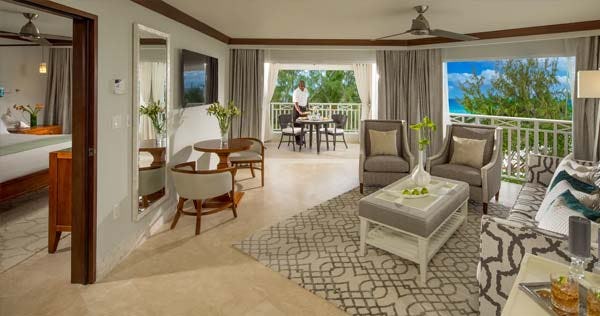BEACHFRONT ONE BEDROOM BUTLER SUITE WITH BALCONY TRANQUILITY SOAKING TUB