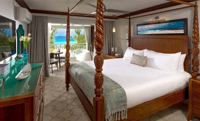 BEACHFRONT PENTHOUSE ONE BEDROOM BUTLER SUITE W/ BALCONY TRANQUILITY SOAKING TUB