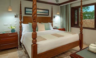 CRYSTAL LAGOON ONE BEDROOM BUTLER HONEYMOON LUXURY SUITE WITH BALCONY TRANQUILITY SOAKING TUB