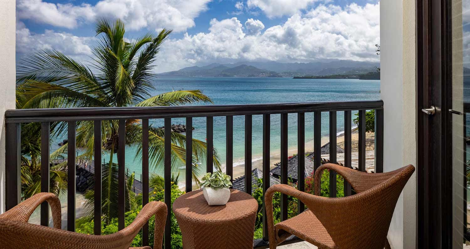 Pink Gin Oceanfront Honeymoon Penthouse Club Level Room