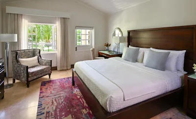 Grand Luxe Club Level Room w/ Balcony Tranquility Soaking Tub