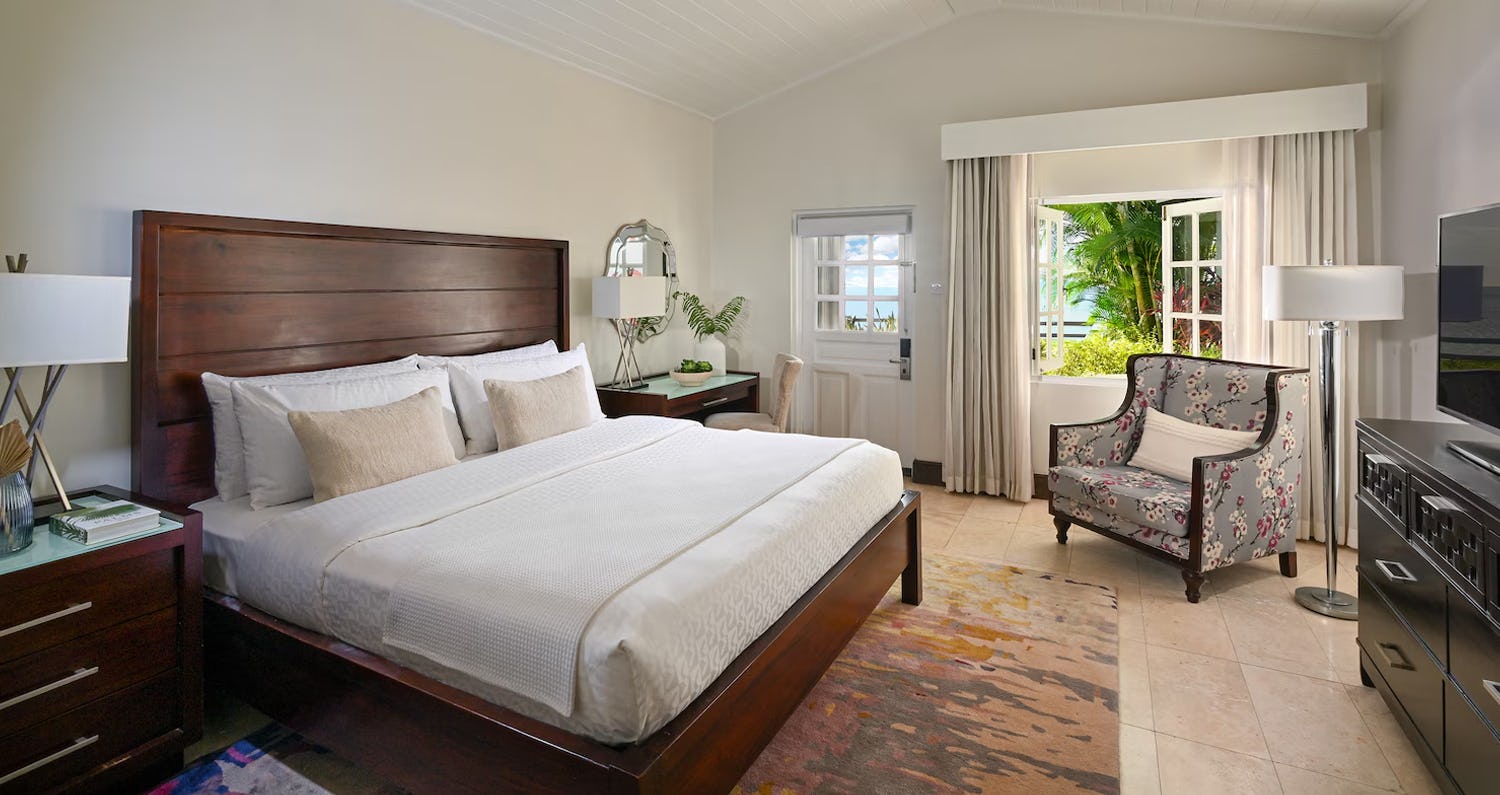 Grand Luxe Club Level Walkout Room w/ Patio Tranquility Soaking Tub