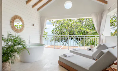 Halcyon Shore House Butler Suite w/Balcony Tranquility Soaking Tub