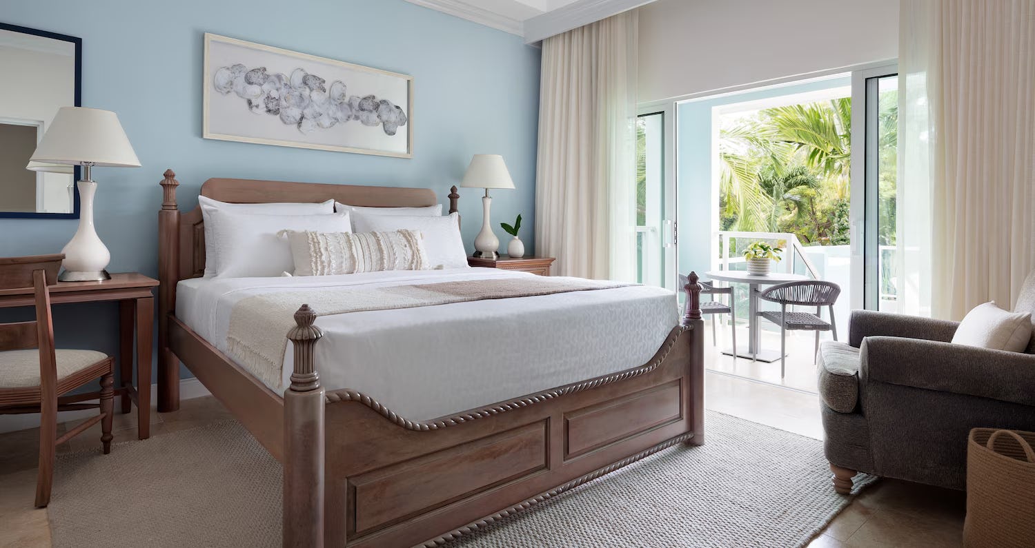 Poolside Club Level Villa Room