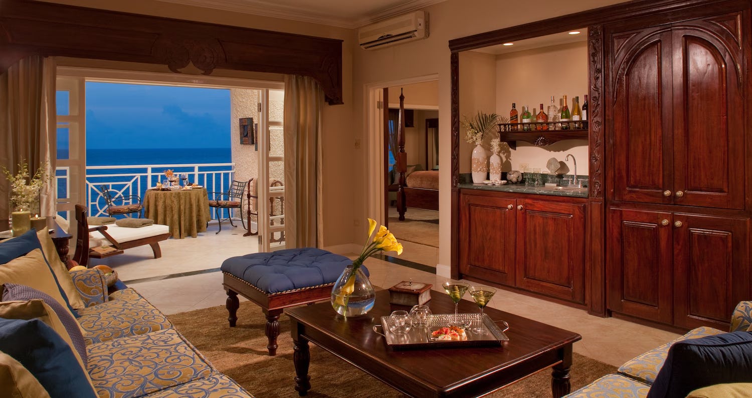 Riviera Honeymoon Beachfront One Bedroom Butler Suite