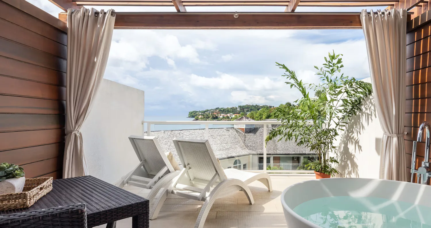 sandals-regency-la-toc-st-lucia-oceanview-club-level-terrace-junior-suite-with-outdoor-tranquility-soaking-tub_4828