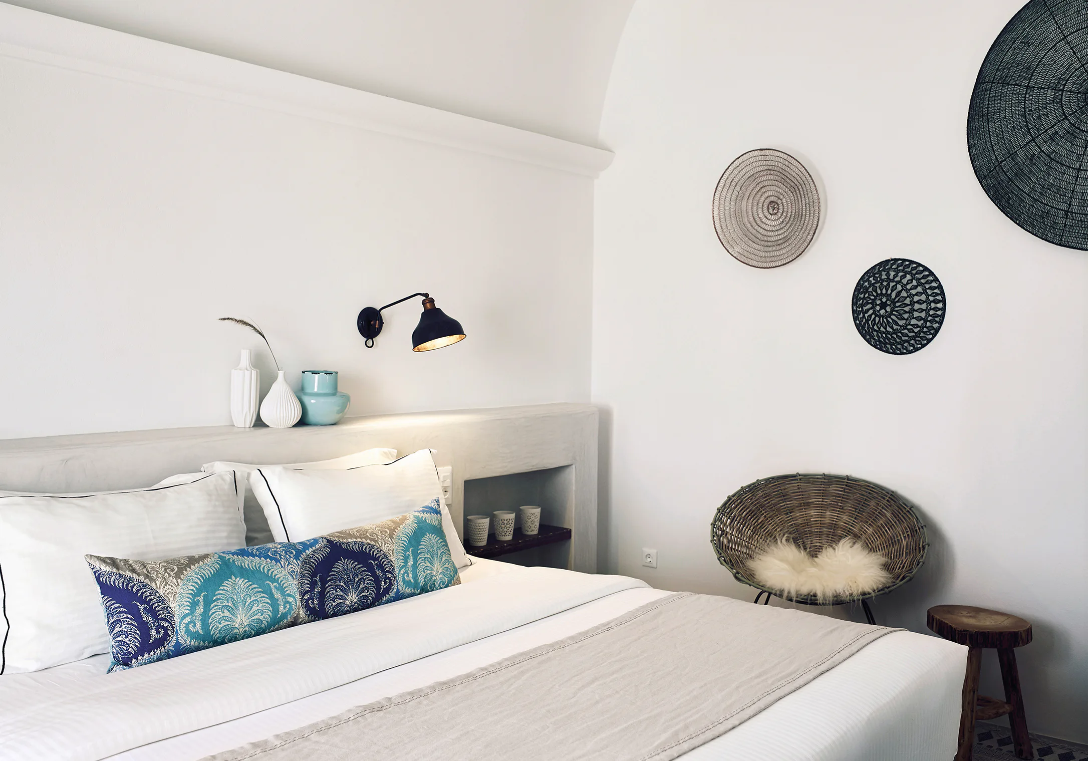 santo-pure-oia-suites-and-villas-greece-partial-sea-view-suite-with-pool-or-jacuzzi-01_13704