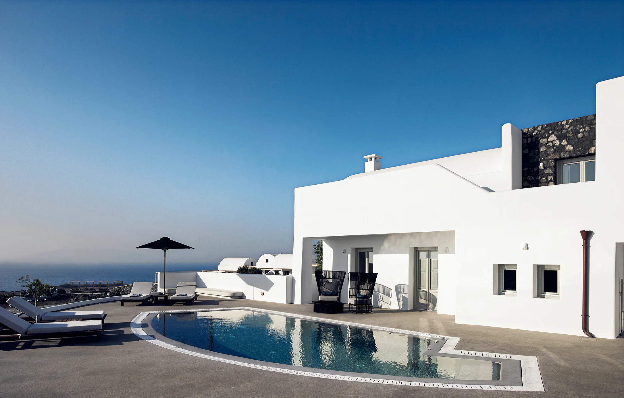 santo-pure-oia-suites-and-villas-greece-selini-pool-villa-with-sunset-and-sea-view-01_13704