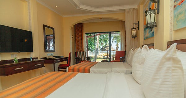 sarova-whitesands-beach-resort-and-spa-mombasa-premier-sea-facing-family-room-02_1849