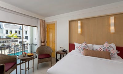 Deluxe Pool View Room